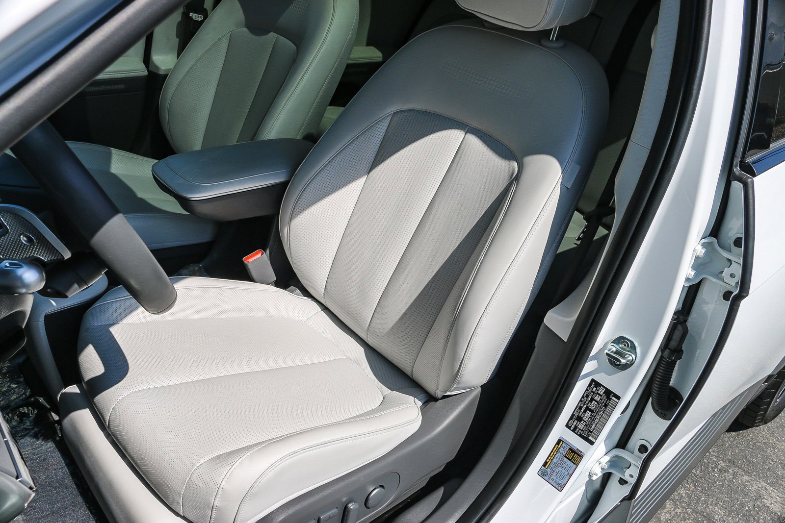Certified Used 2024 Atlas White Hyundai Limited image 24