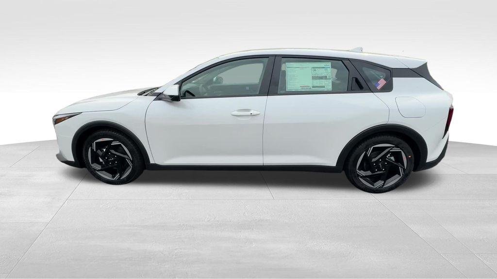 New 2026 Snow White Pearl Kia EX image 2