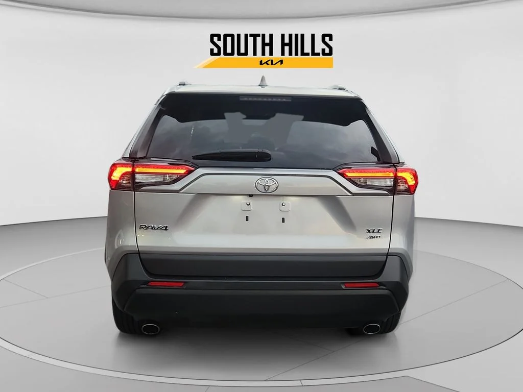 Used 2022 Silver Toyota XLE image 4