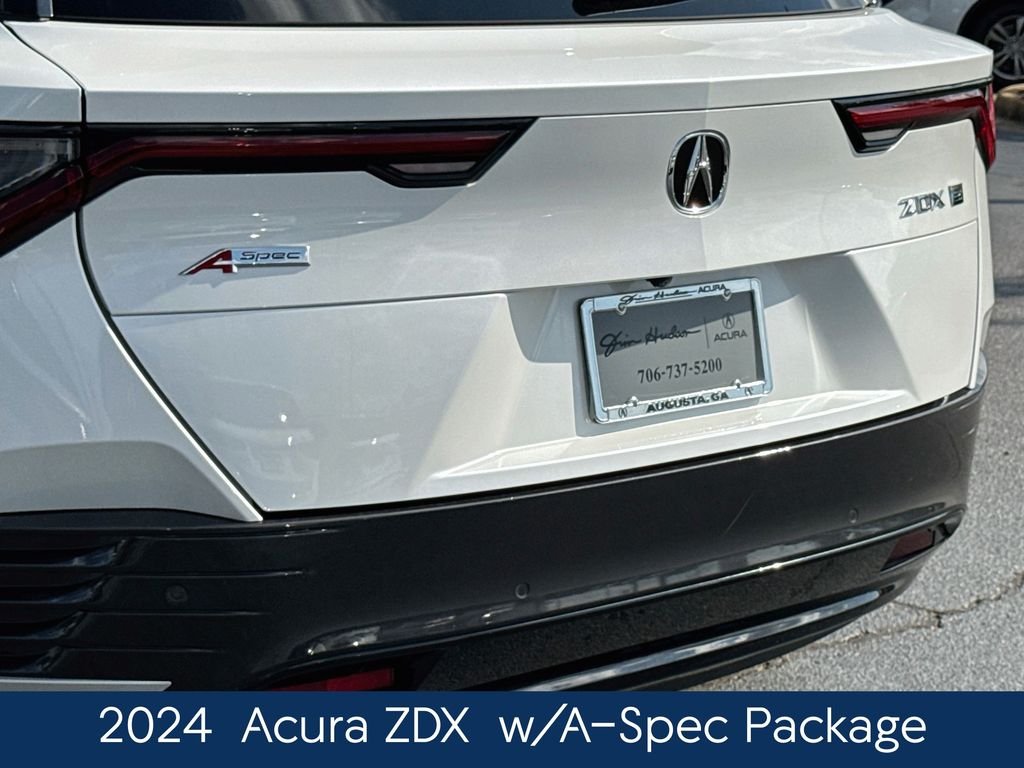 Used 2024  Acura Base image 8