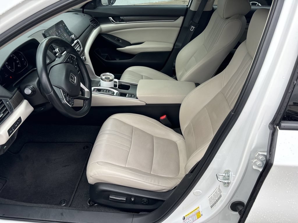 Used 2021  Honda Touring image 2