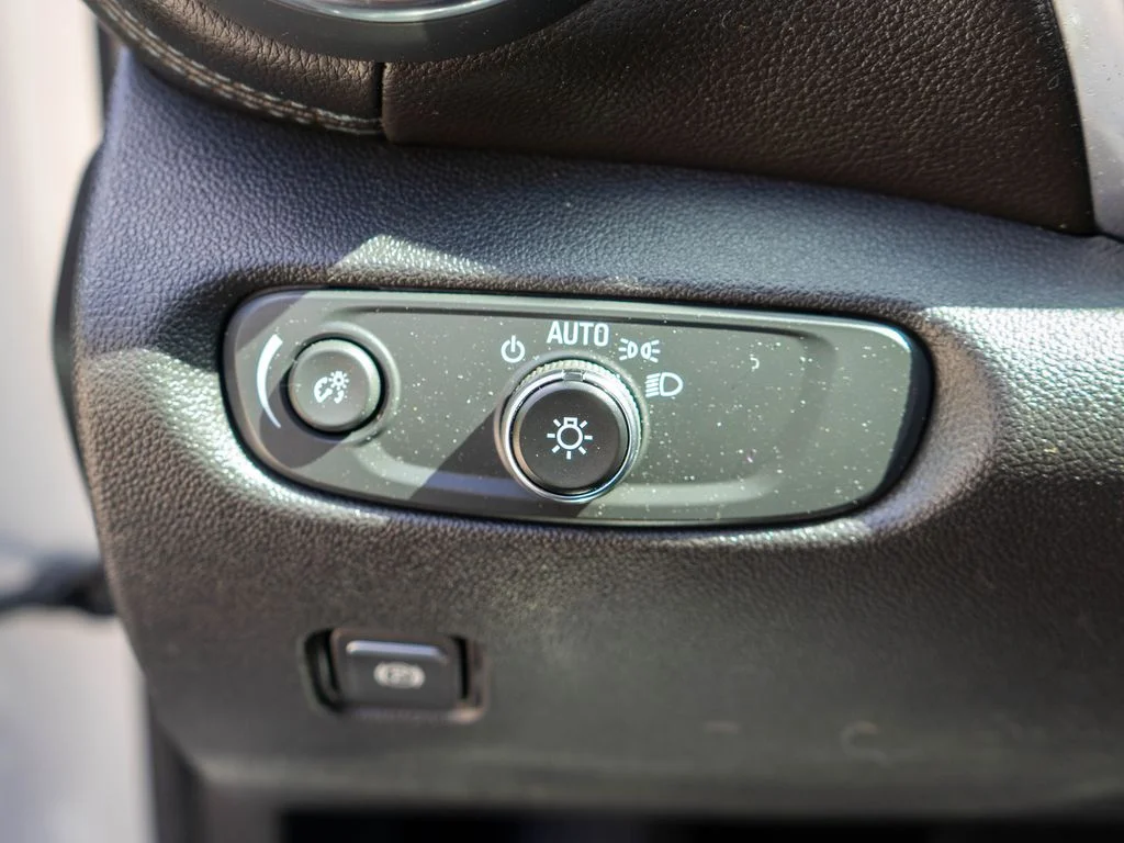 Used 2021 Silver Chevrolet LT image 17