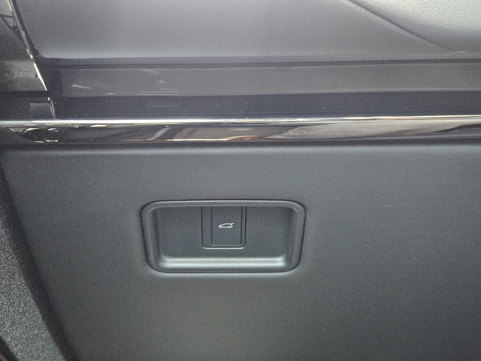 New 2026 Fuji White LAND ROVER SE image 22
