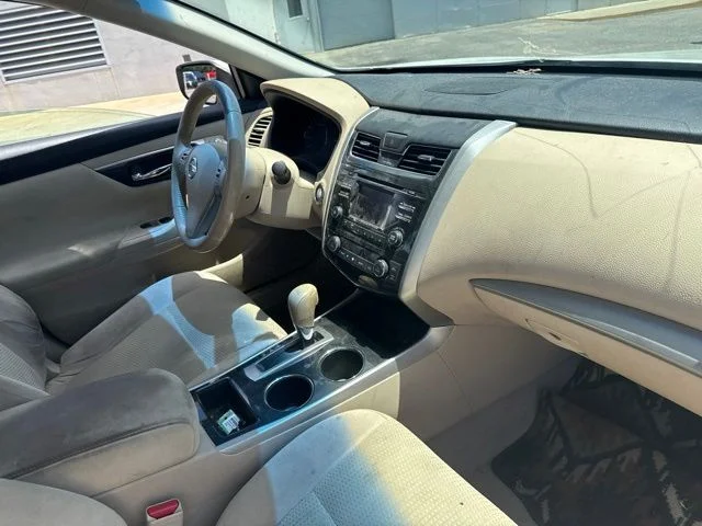 Used 2014 White Nissan 2.5 SV image 10