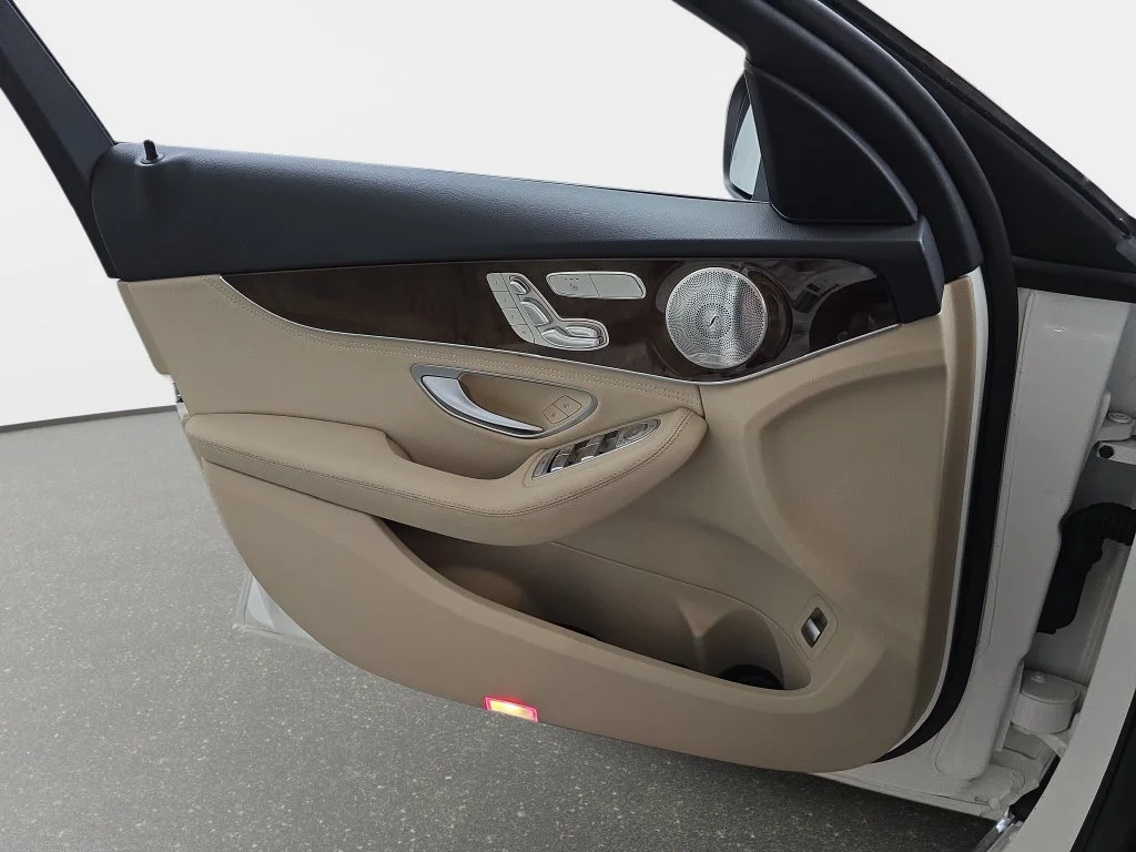 Used 2015  Mercedes-Benz C 300 image 27