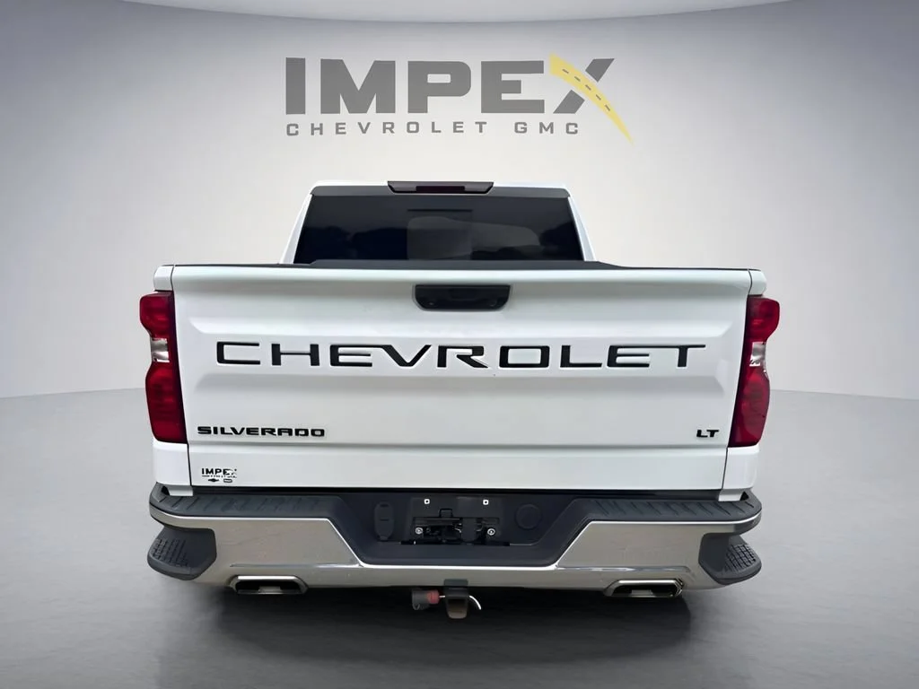 Used 2024 Summit White Chevrolet LT image 3