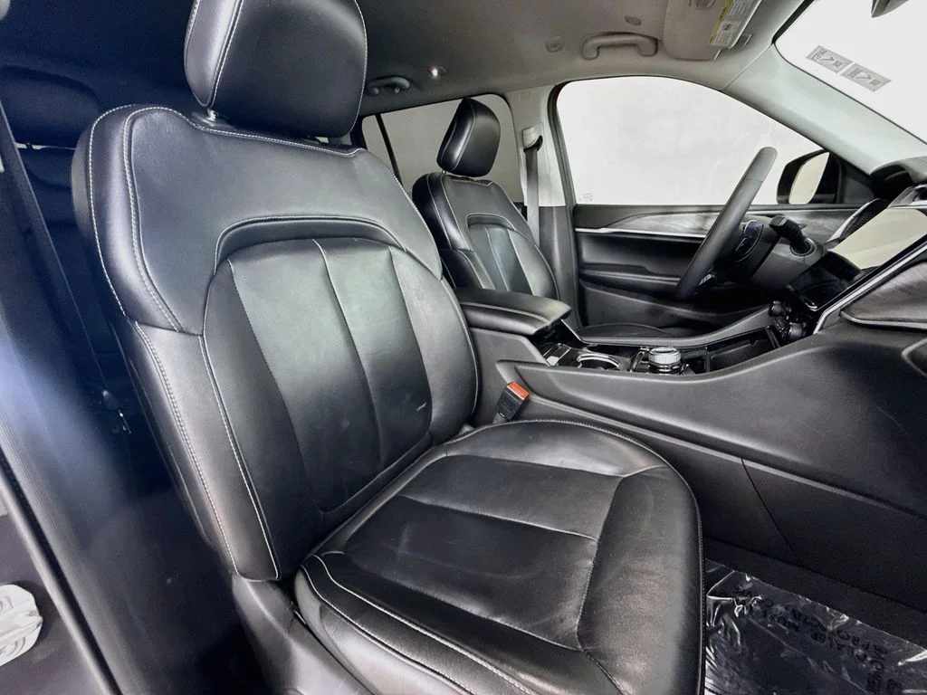 Used 2023 Gray Jeep Limited image 29