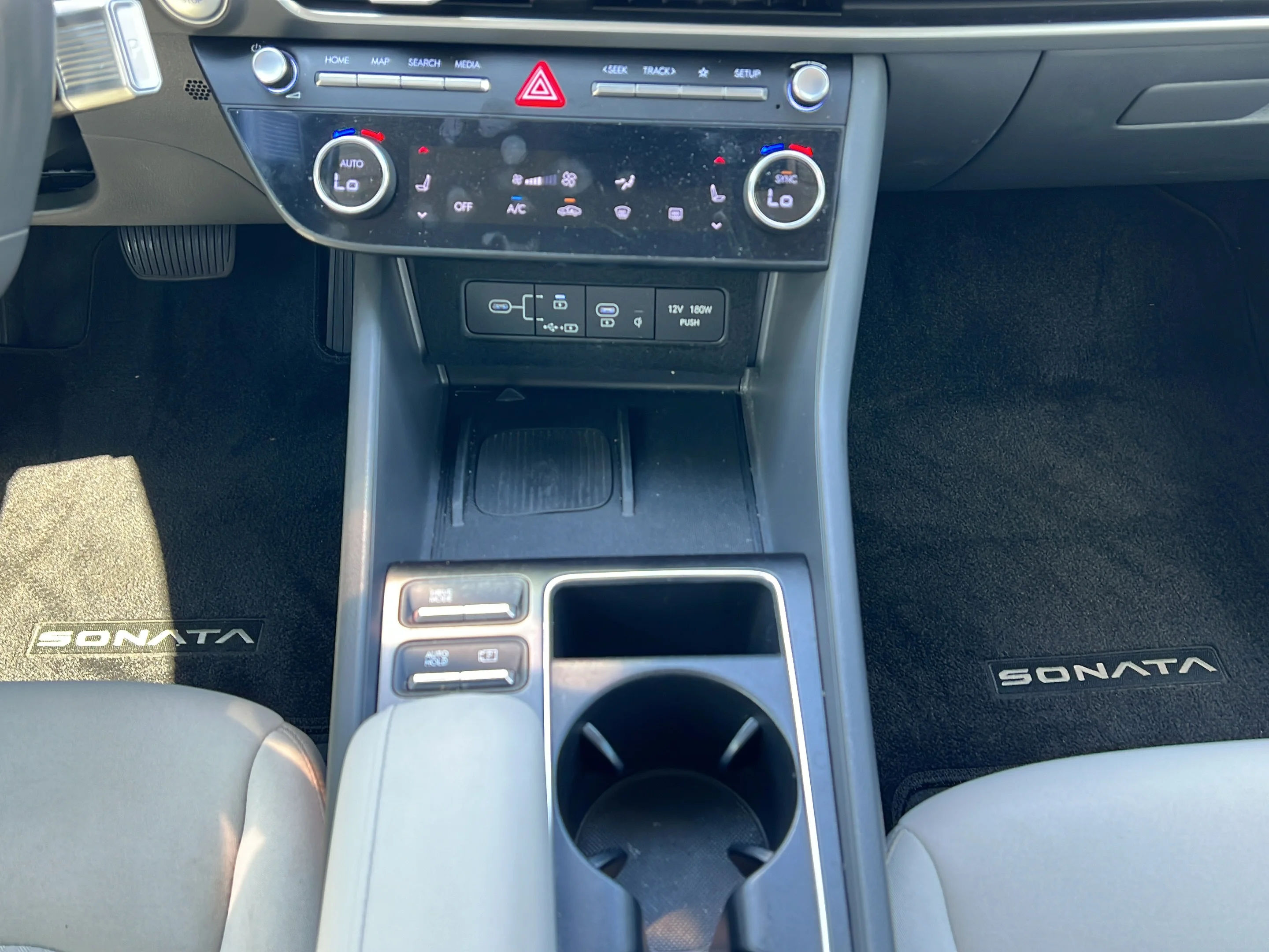 Used 2024 Aero Silver Hyundai SEL image 17
