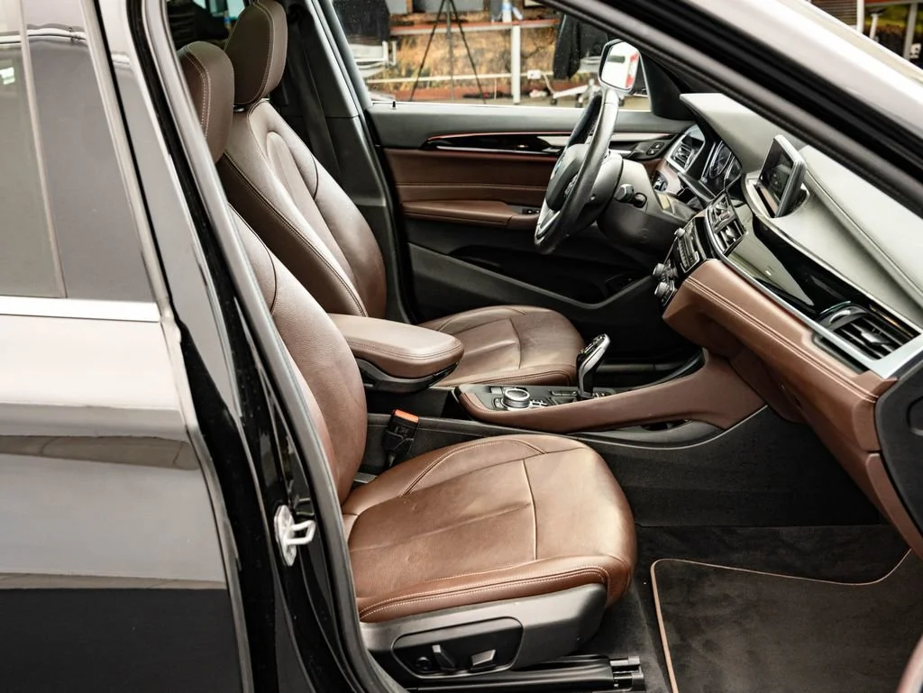 Used 2021 Black Sapphire Metallic BMW sDrive28i image 25