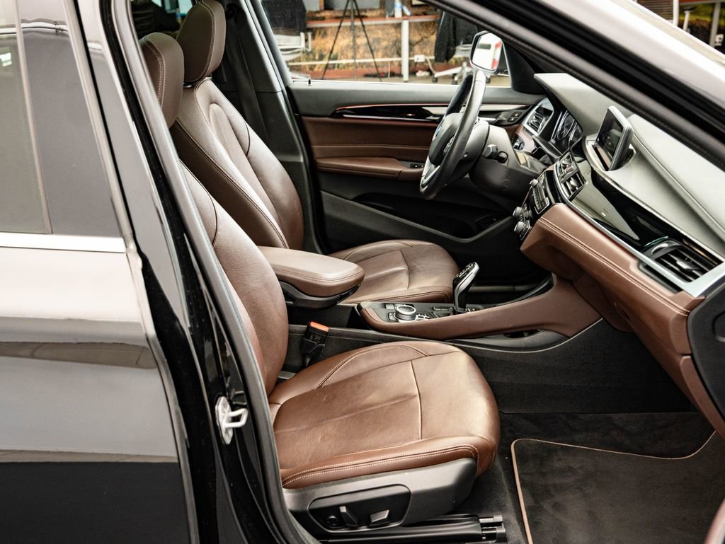 Used 2021 Black Sapphire Metallic BMW sDrive28i image 25