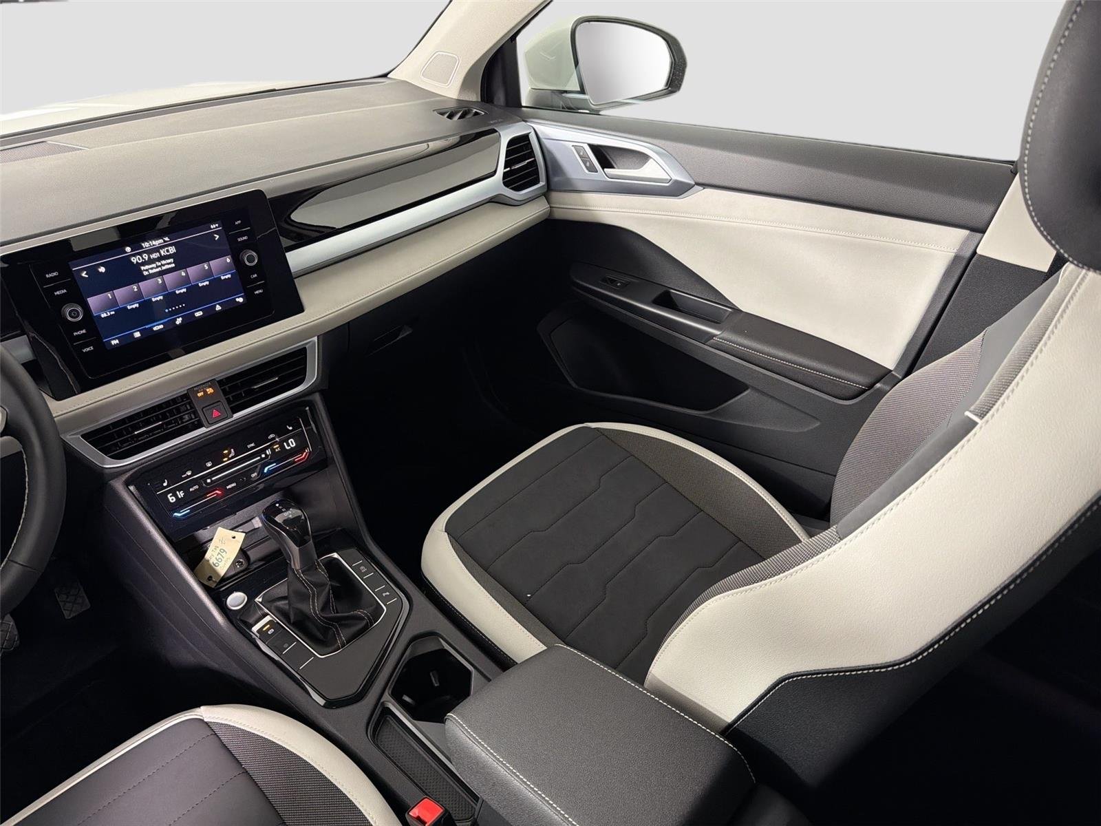 New 2026 Pure White Volkswagen SE image 21