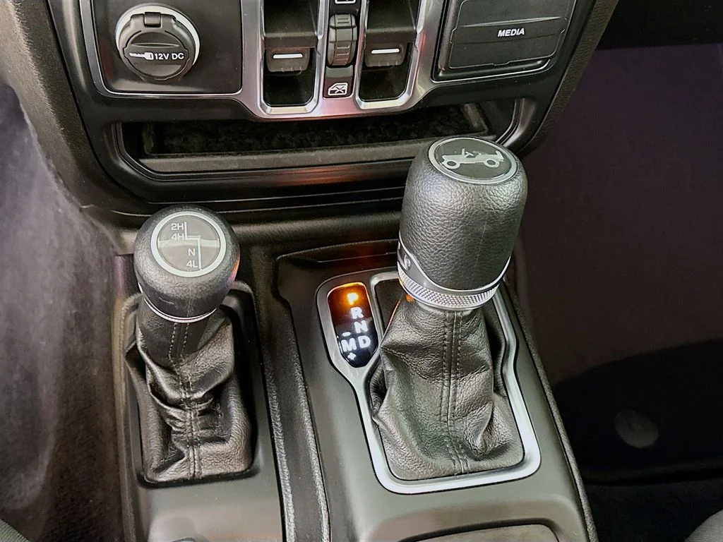 Used 2019 Hellayella Clearcoat Jeep Unlimited Sport S image 17