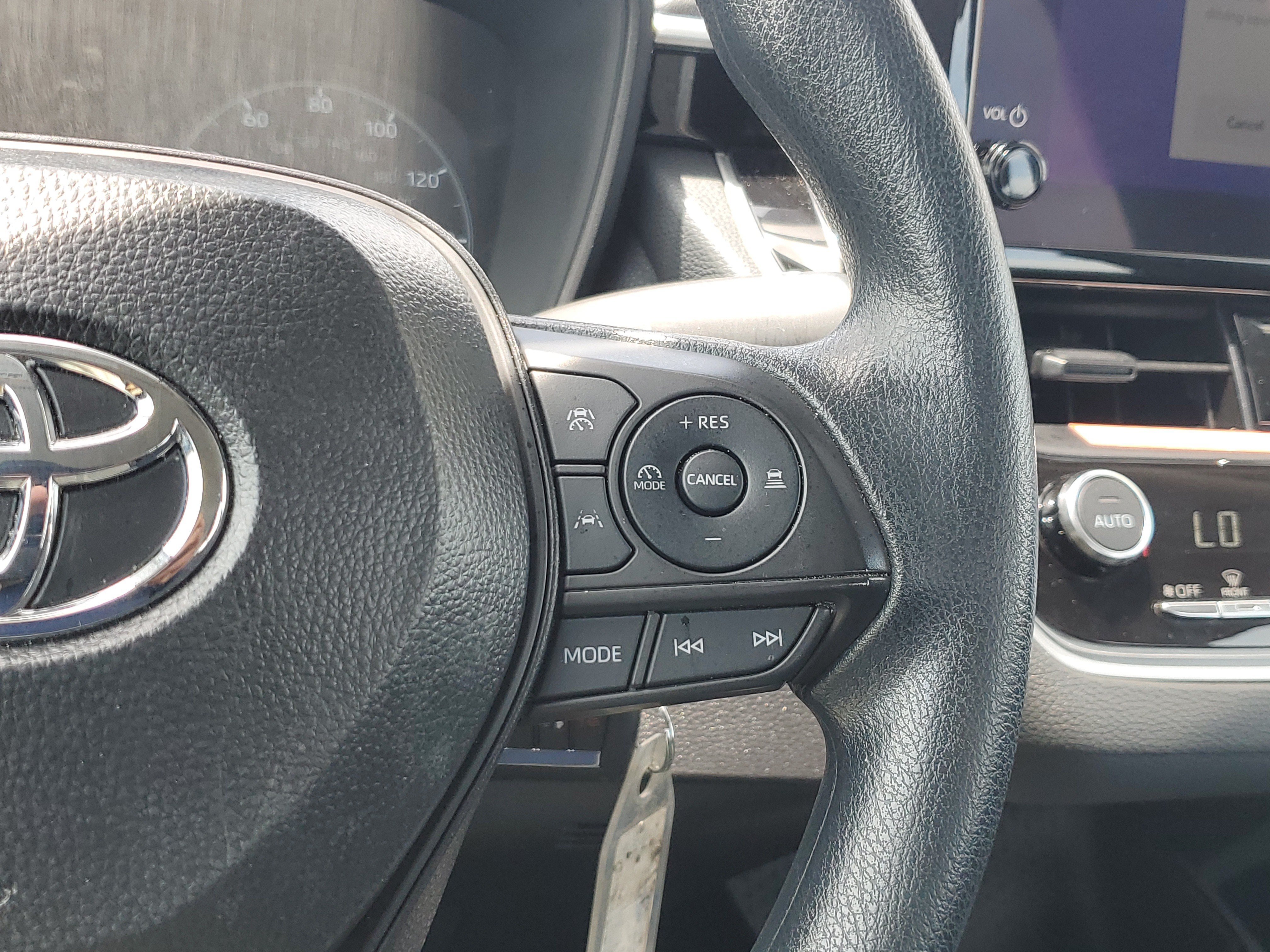 Used 2025 Ice Toyota LE image 25