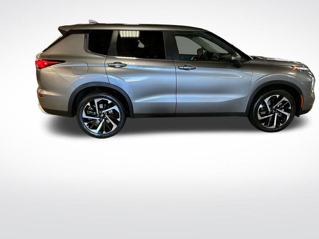 Used 2024  Mitsubishi SE image 6
