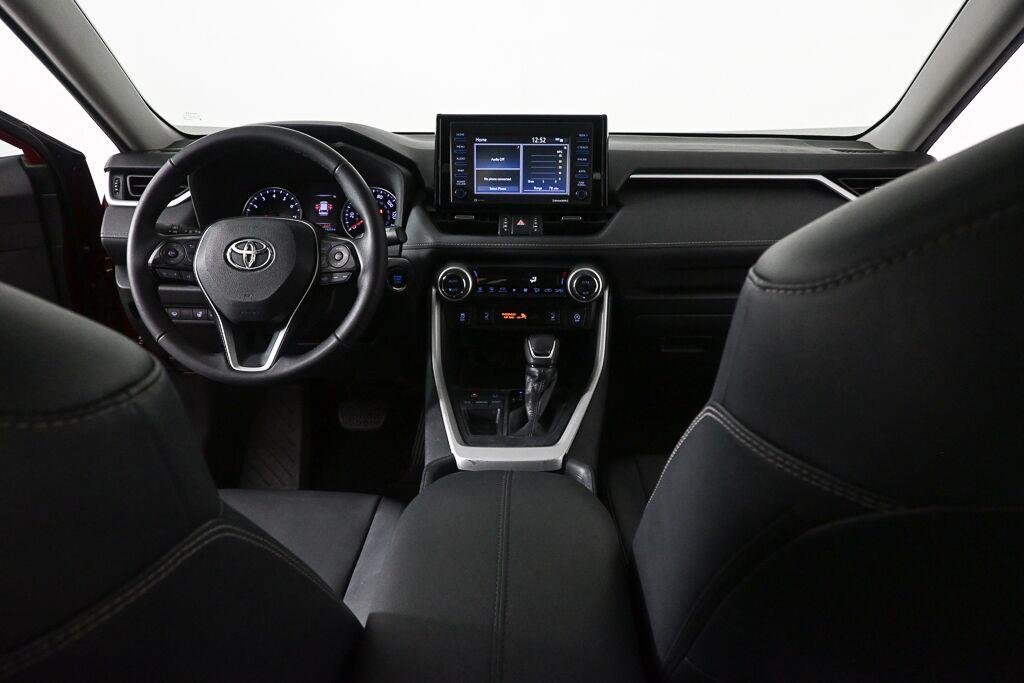 Used 2020 Ruby Flare Pearl TOYOTA XLE Premium image 17