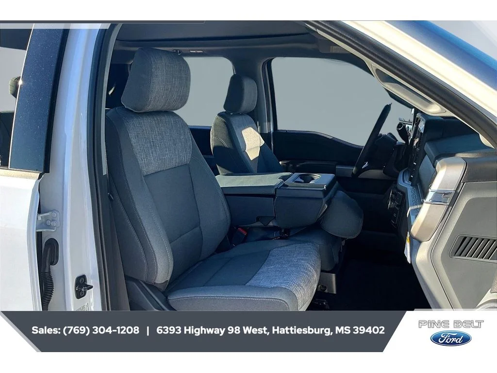 New 2026 Oxford White Ford F-250® XLT image 6