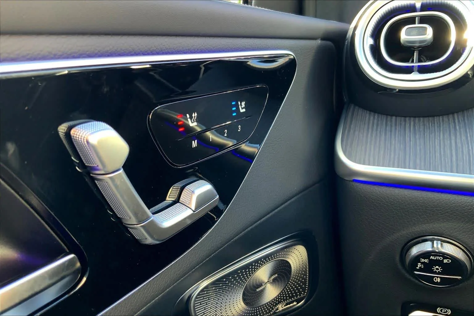 New 2026 Starling Blue Metallic Mercedes-Benz GLC 300 image 24