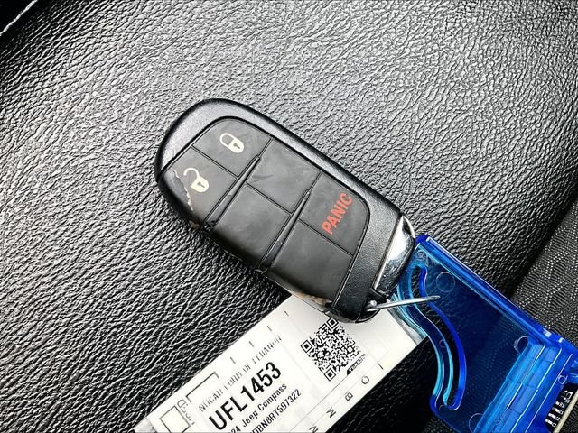 Used 2024 Silver Jeep Latitude image 11