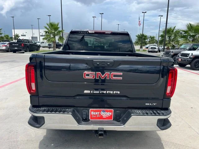 Used 2025  GMC SLT image 5