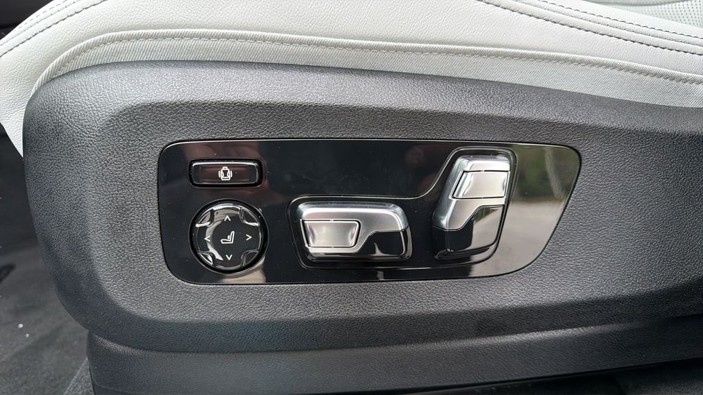 New 2026 Brooklyn Grey Metallic BMW xDrive40i image 7