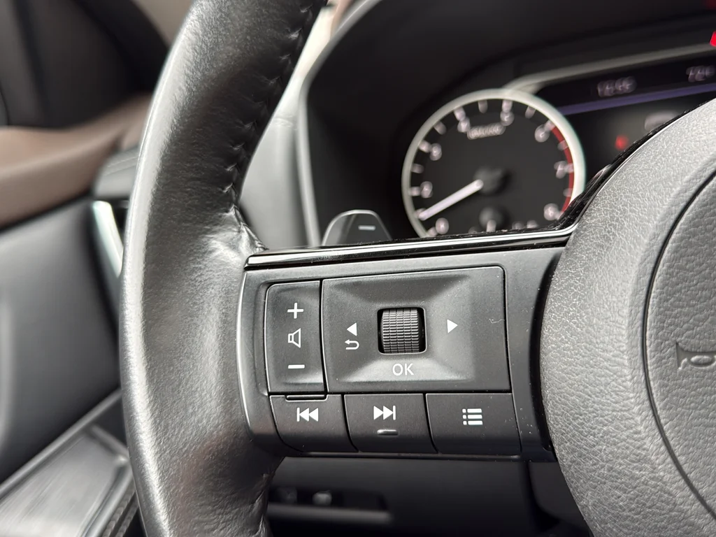 Used 2023 Gray Nissan SL image 35