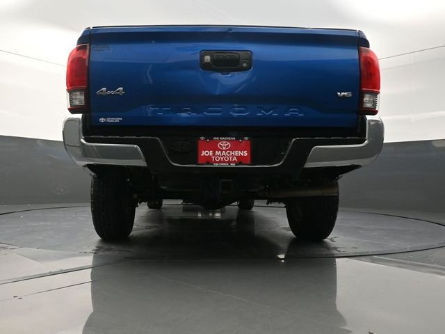 Used 2018 Blue Toyota SR5 image 36