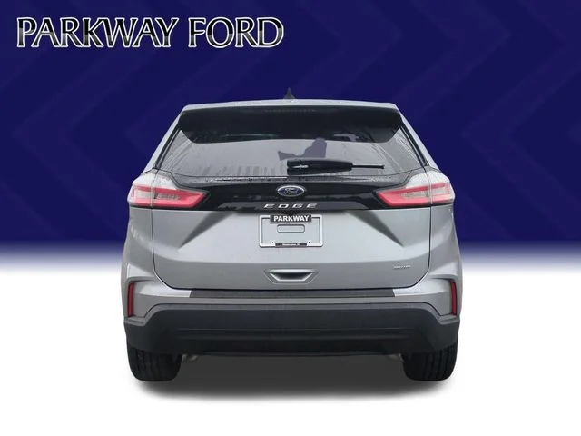 Used 2024 Silver Ford SE image 4