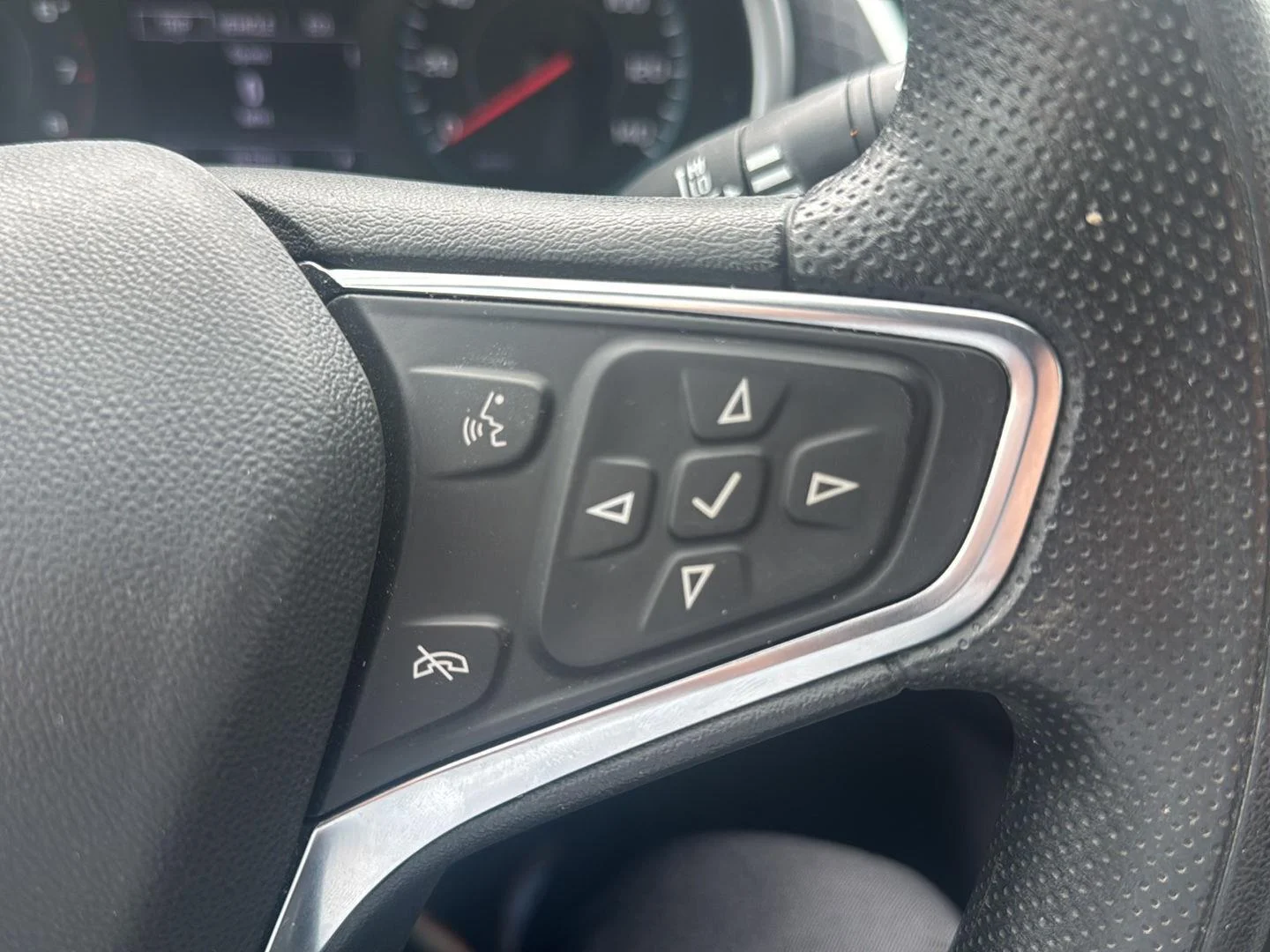 Used 2024 Sterling Gray Metallic Chevrolet LT image 13