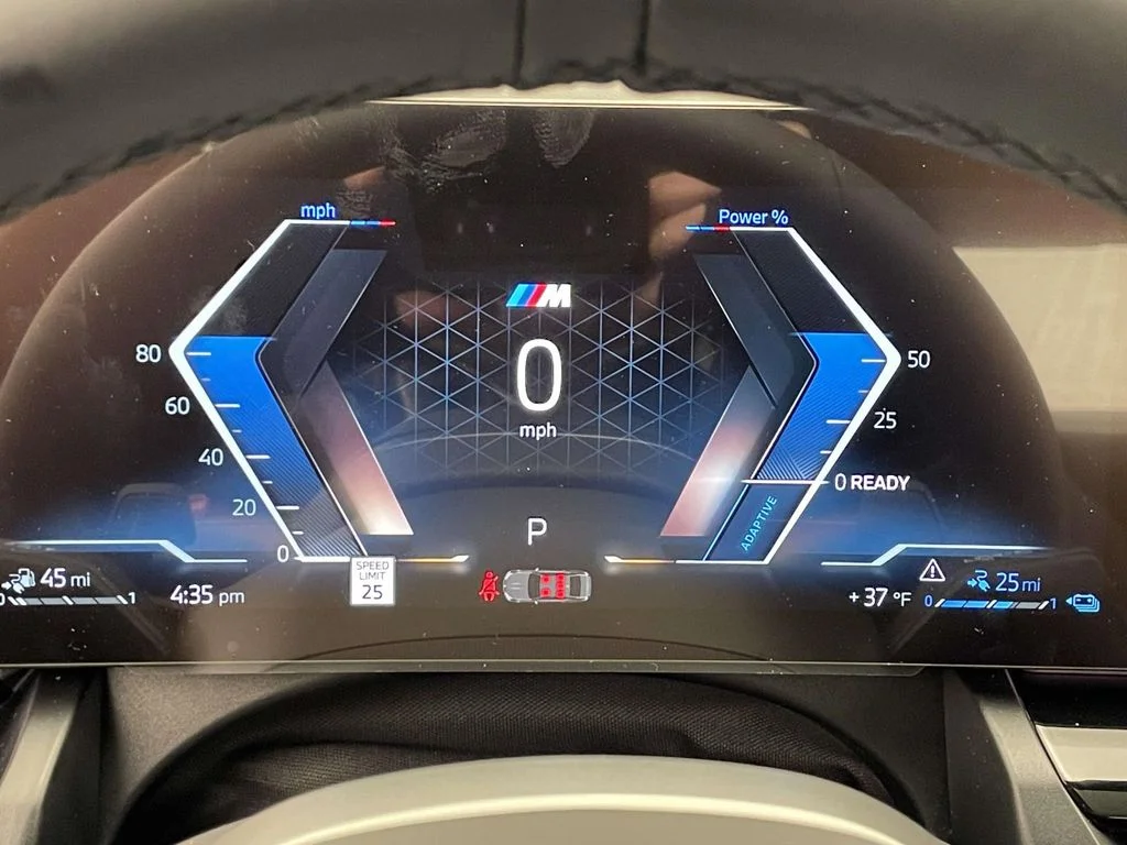 2026 BMW 5 Series 550e - Photo 37