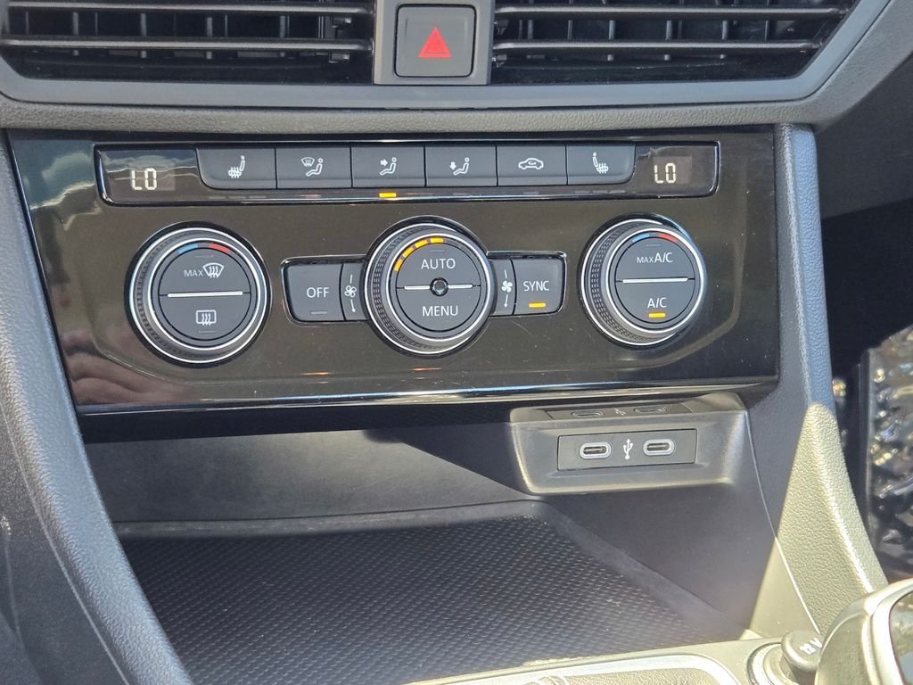 2024 Volkswagen Jetta SE - Photo 30