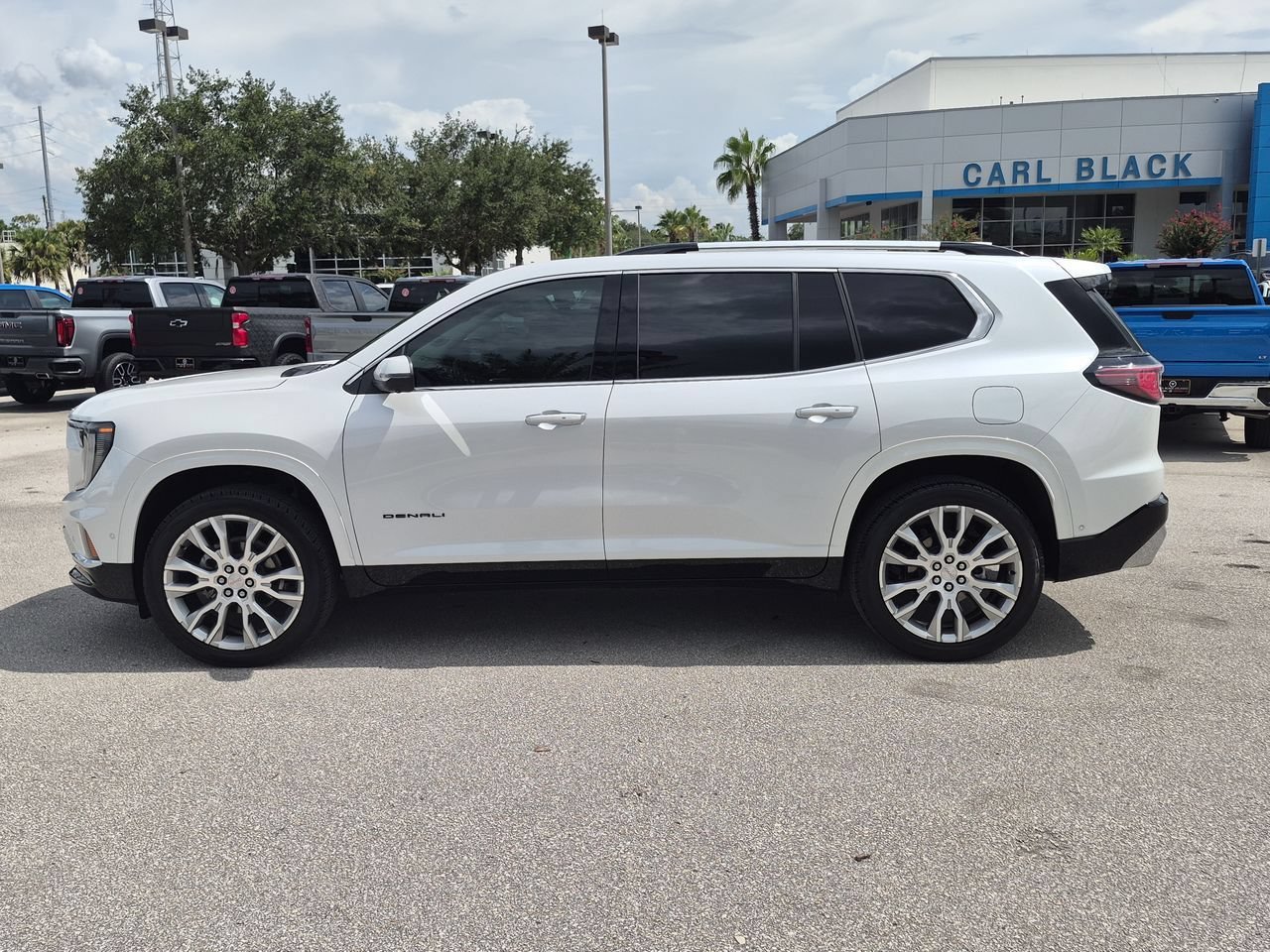Used 2025 White Frost Tricoat GMC Denali image 5