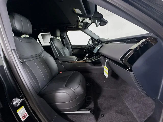New 2026 Santorini Black Metallic Land Rover Dynamic SE image 30