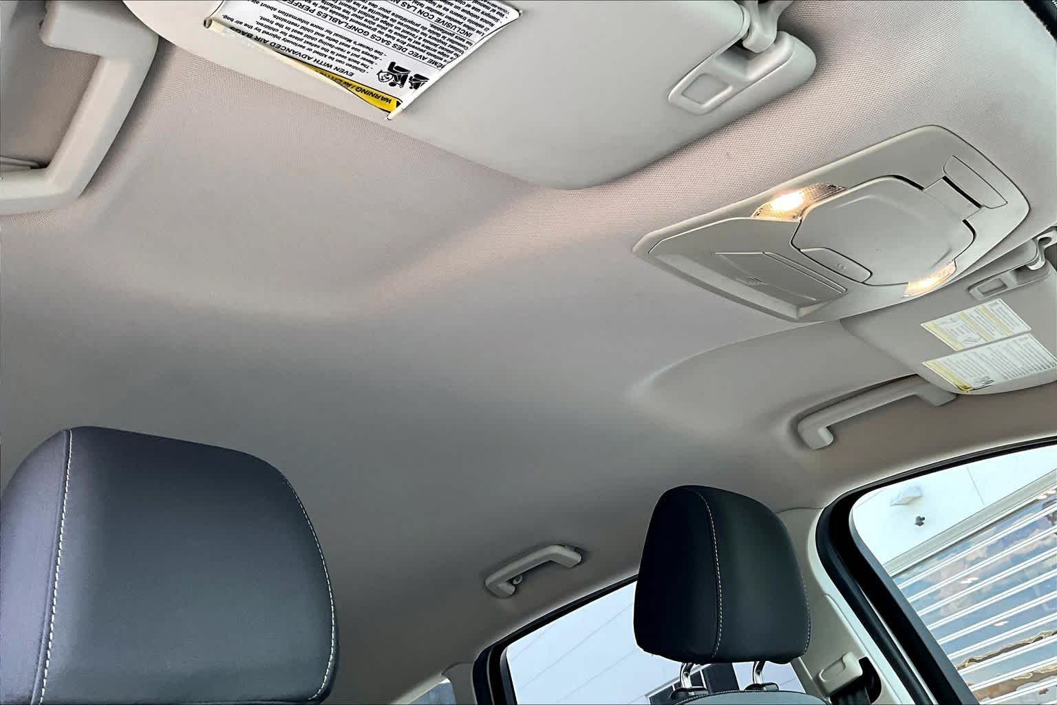 Used 2017 Oxford White Ford SE image 13