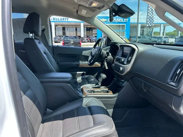 Used 2019 White GMC Denali image 32
