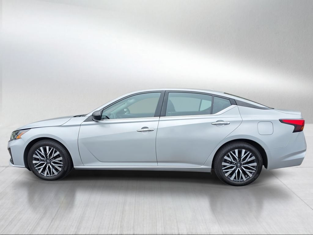 Used 2024 Brilliant Silver Metallic Nissan 2.5 SV image 6