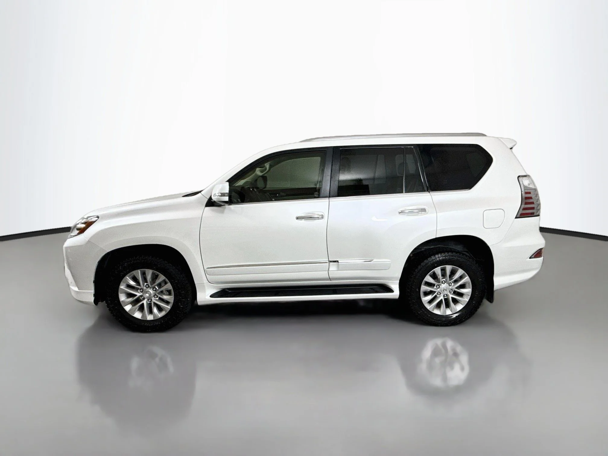 Used 2019 Starfire Pearl Lexus 460 image 4
