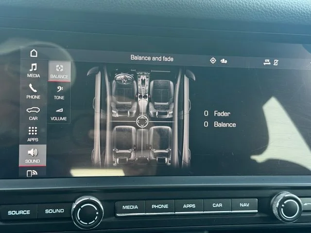 2021 Porsche Macan S - Photo 34
