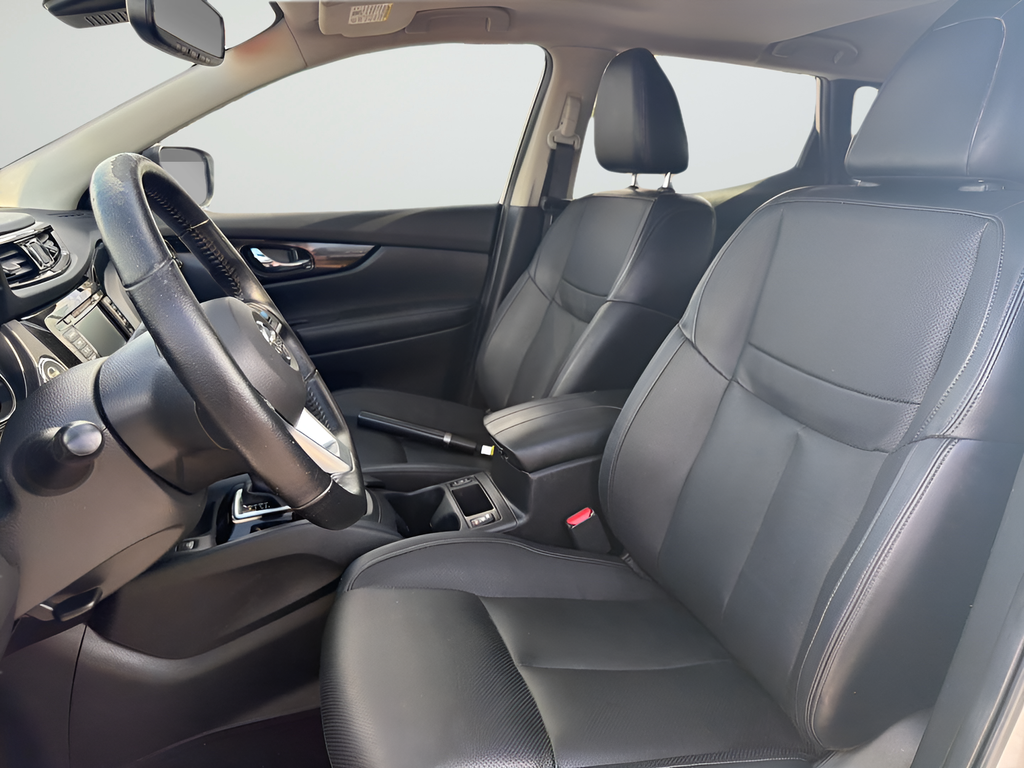 Used 2022 Silver Nissan SL image 17
