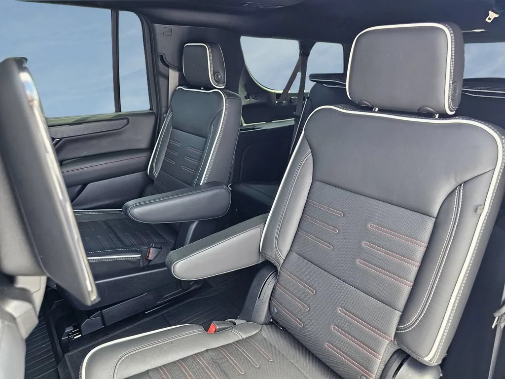Used 2025 Onyx Black GMC AT4 Ultimate image 36