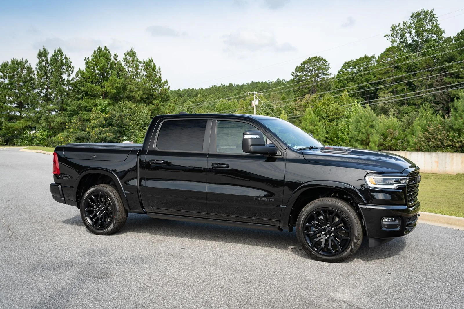 New 2026 Diamond Black Crystal Pearl-Coat Exterior Paint RAM Limited image 23