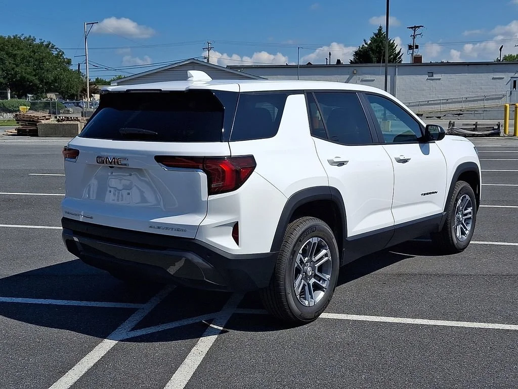 New 2027 Summit White GMC Elevation image 5