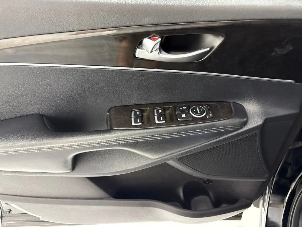 Used 2016 Black Kia LX image 20