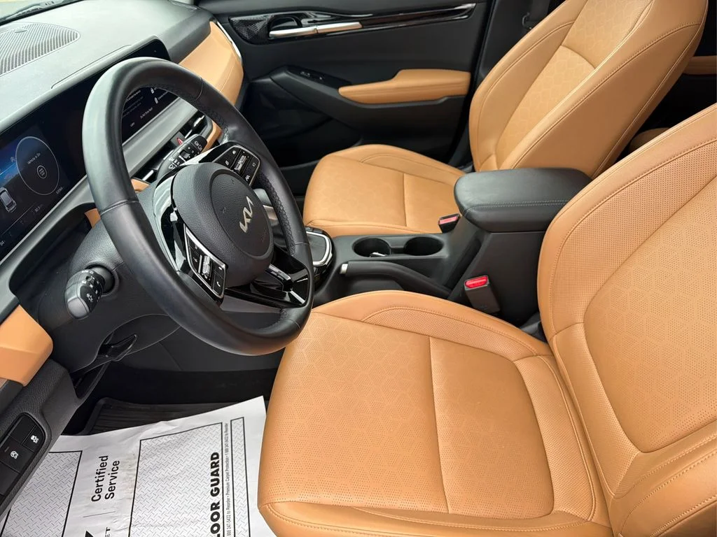 Used 2024 Snow White Pearl Kia EX image 20