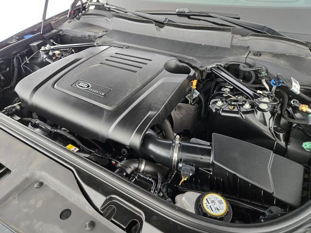 Used 2025 Black Land Rover Dynamic SE image 19