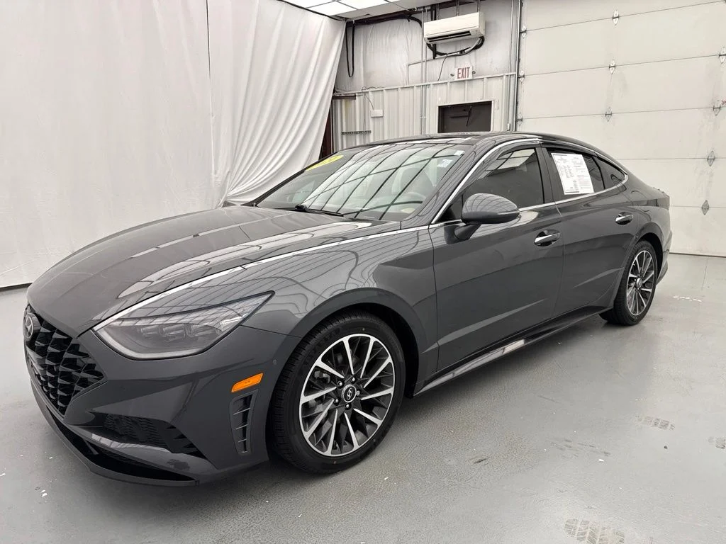 Used 2021 Gray Hyundai Limited image 3