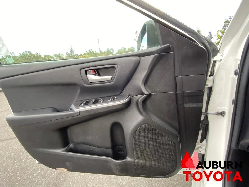 Used 2017 Ice Cap Toyota SE image 31