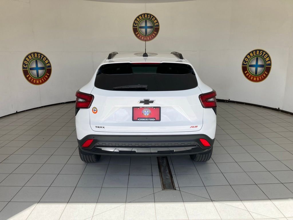 New 2026 Summit White Chevrolet 2RS image 19