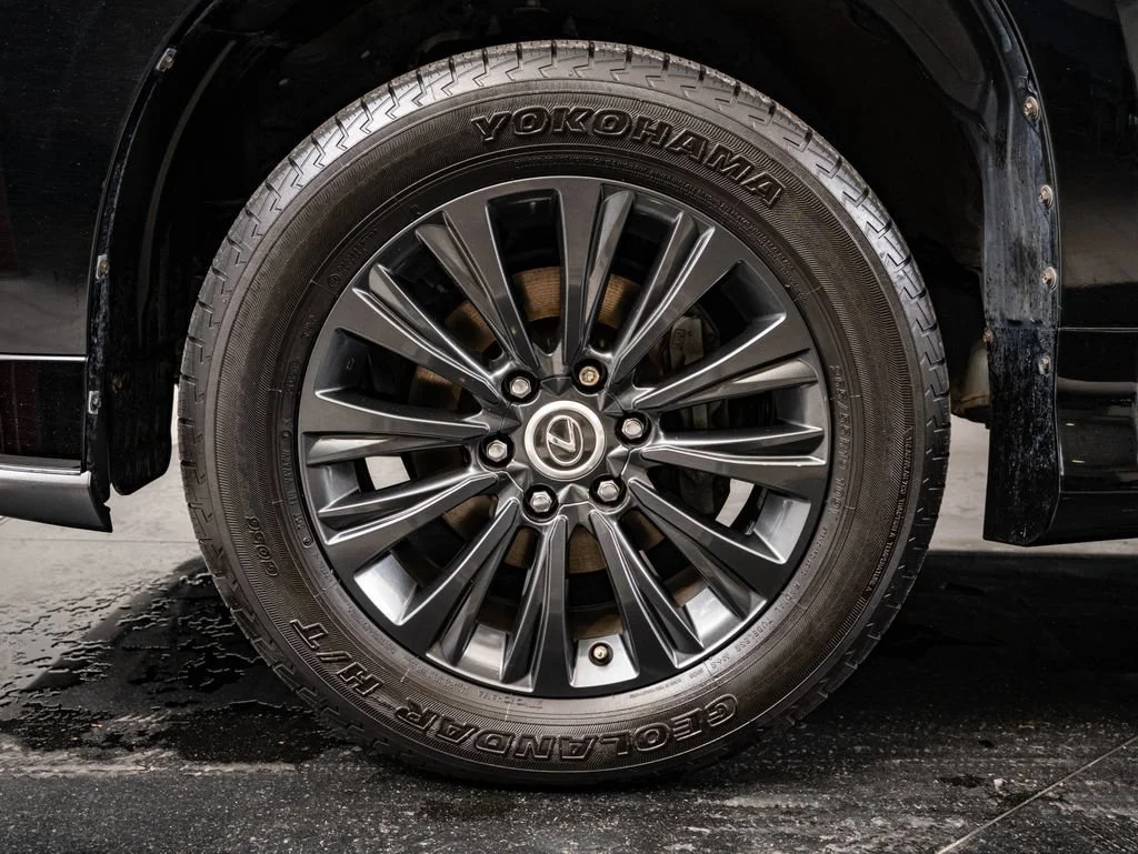 Used 2021 Onyx Black Lexus 460 Premium image 13