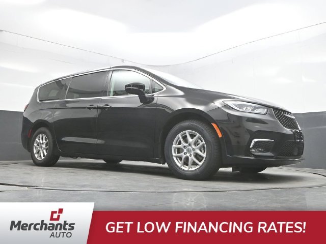 Used 2024 Black Chrysler Touring L image 30