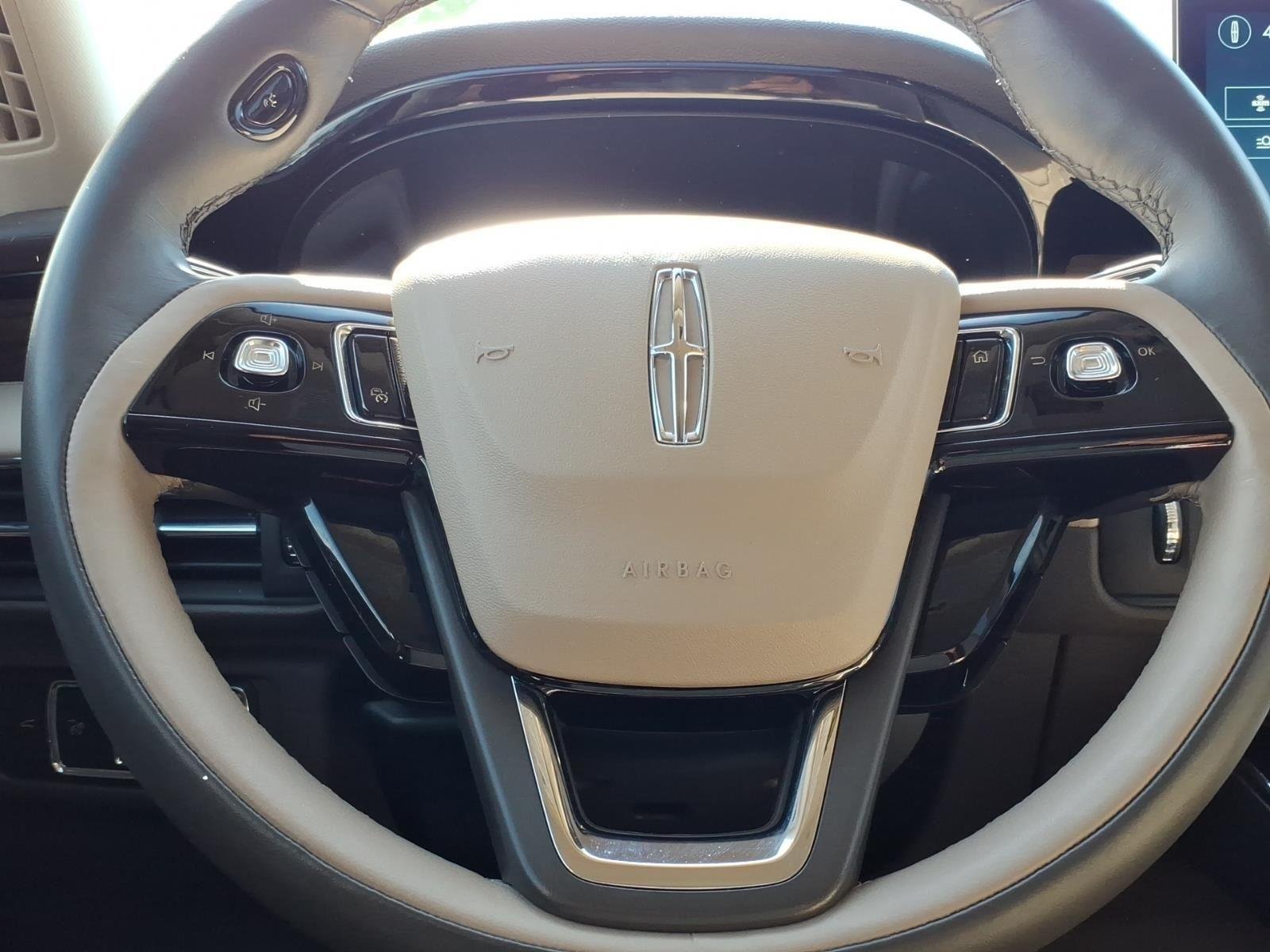 Used 2023 Ceramic Pearl Metallic Tinted Clearcoat Lincoln Reserve image 26